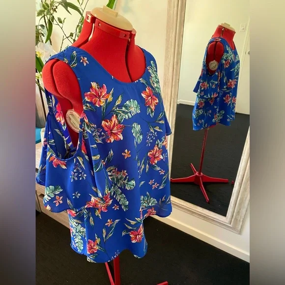 (💰$3 for $15) Size 18 Crossroads Cold shoulder top, blue with red floral print - Picture 4 of 9